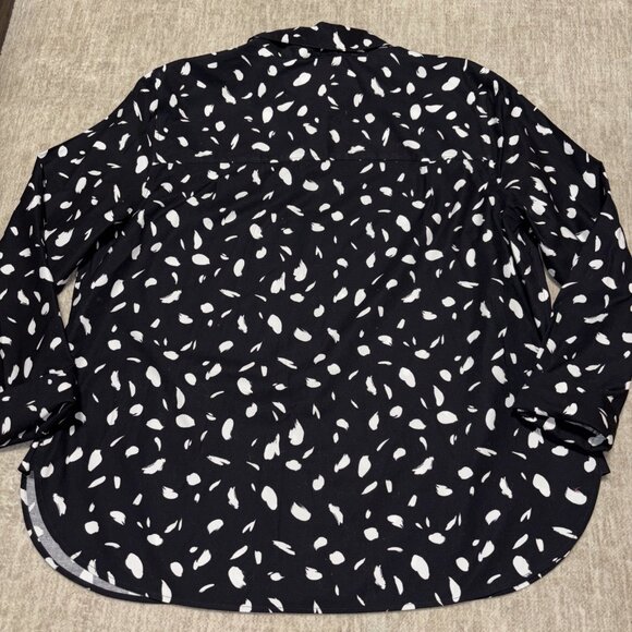 XL 16 Chico's Sz 3 Black And white Button Up Top Dressier Rounded Hem Cuffed Top - Picture 4 of 5